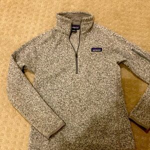 Never worn Patagonia fleece sweater. Grey and white. Size xs